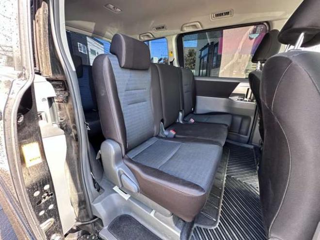 ヴォクシー2.0 ZS 煌II 4WD　両側パワースライドドア　HDDナビ　Bluetooth　　地デジ　ワイパーデアイサー　リアヒーター　ビルトインETC　バックカメラ　フリップダウンモニター　純正アルミホイール夏　プッシュスタート　インテリキー 2000