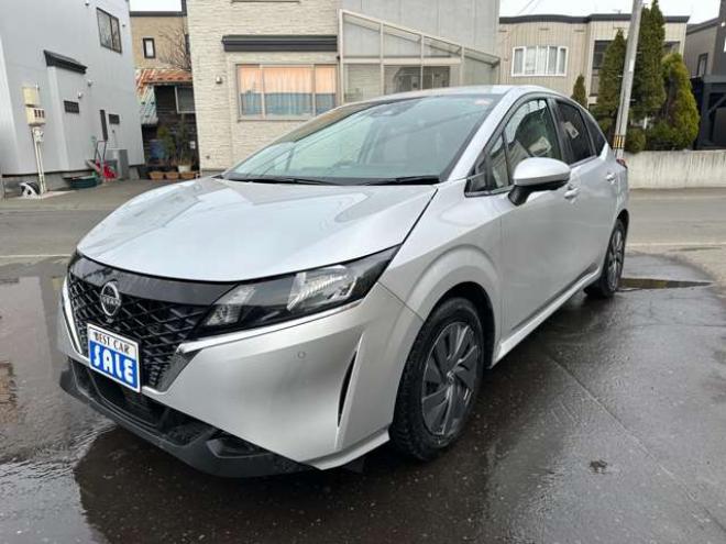 ノート1.2 S FOUR 4WD　ナビ　Bluetooth　オートホールド　アイドリングストップ　USB　スチールホイール冬　レーンキープアシスト　横滑り防止装置　コーナーセンサー　シートヒーター 1200