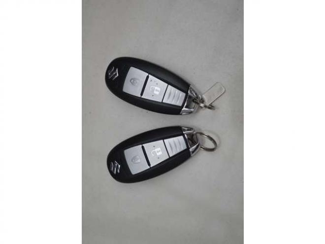 エスクード1.5 4WD　ワンオーナー車ハイブリッド4WDセーフティサポート搭載アイドリングストップALLGRIP4WDパドルシフト横滑り防止装置ハイビームアシストLEDアダプティブクルーズコントロールハーフレザーシートCDオーディオ 1500