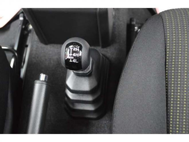 ジムニーXC 4WD　ワンオーナー車4WDターボ横滑り防止装置セーフティサポート搭載アイドリングストップ横滑り防止装置クルーズコントロールハイビームアシストLEDライト7インチワイドナビTVバックカメラ 660