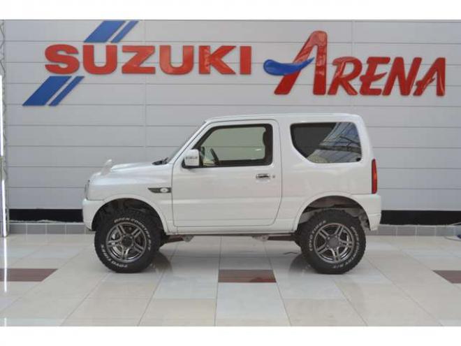 ジムニーランドベンチャー 4WD　特別仕様車5速マニュアル4WDターボリフトアップCDハーフレザーシートヒーター16インチ純正アルミマットタイヤ禁煙車ウインカーミラーヒーターキーレスエントリー 660