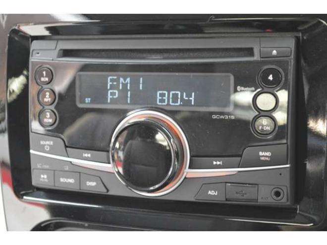 ジムニーランドベンチャー 4WD　特別仕様車5速マニュアル4WDターボリフトアップCDハーフレザーシートヒーター16インチ純正アルミマットタイヤ禁煙車ウインカーミラーヒーターキーレスエントリー 660