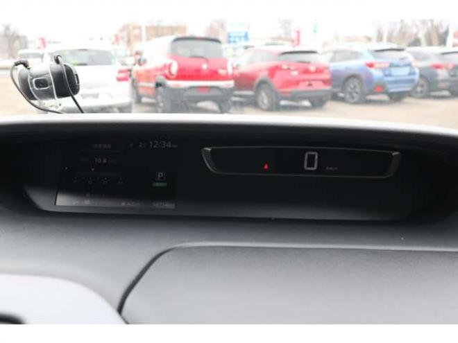 セレナ2.0 B 4WD　社外ナビ　バックカメラ　バックブザー　ETC　前側ドライブレコーダー　クルーズコントロール　オートライト　フォグランプ 2000