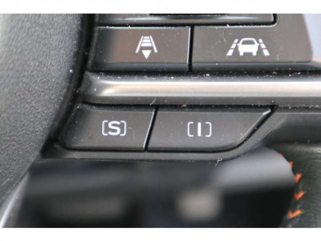 XV2.0i-L アイサイト 4WD　純正フルセグナビ　バックカメラ　ETC　電動パーキングブレーキ　ヘッドライトウォッシャー　アダプティブクルーズコントロール　LEDヘッドライト 2000