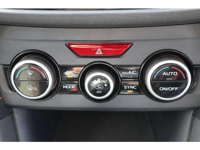 XV2.0i-L アイサイト 4WD　純正フルセグナビ　バックカメラ　ETC　電動パーキングブレーキ　ヘッドライトウォッシャー　アダプティブクルーズコントロール　LEDヘッドライト 2000
