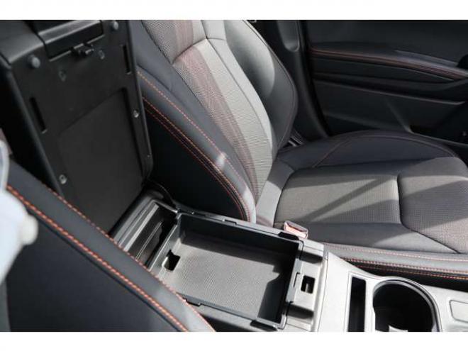 XV2.0i-L アイサイト 4WD　純正フルセグナビ　バックカメラ　ETC　電動パーキングブレーキ　ヘッドライトウォッシャー　アダプティブクルーズコントロール　LEDヘッドライト 2000