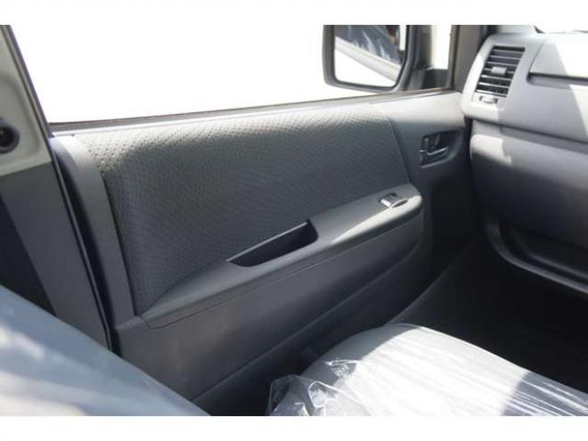 ハイエースバン2.7 スーパーGL ワイド ロング ミドルルーフ 4WD　登録済未使用車9型/丸目フェイス/アースカラー/4WD/2.7ガソリン/ナビ付 2700