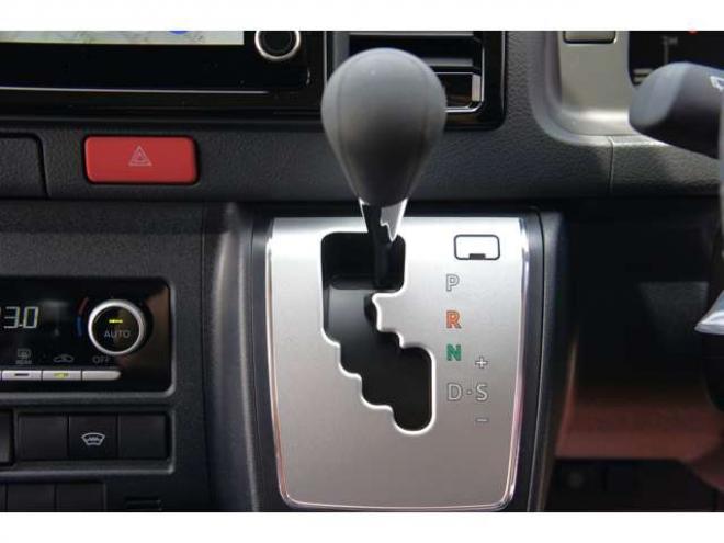 ハイエースバン2.7 スーパーGL ワイド ロング ミドルルーフ 4WD　登録済未使用車9型/丸目フェイス/アースカラー/4WD/2.7ガソリン/ナビ付 2700