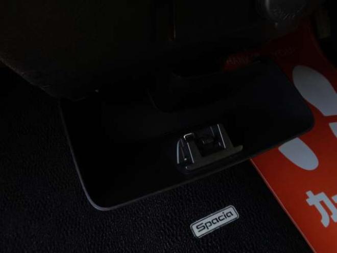 スペーシアGリミテッド 4WD　デュアルカメラブレーキサポート　スマートキー　片側パワースライドドア　運転席助手席シートヒーター　横滑り防止装置 660