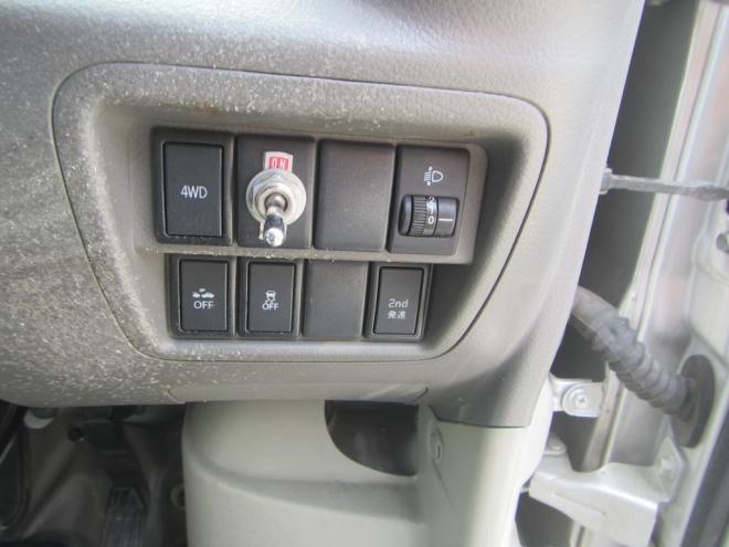 NV100クリッパーHBD-DR17V 4WD 660 5Dr