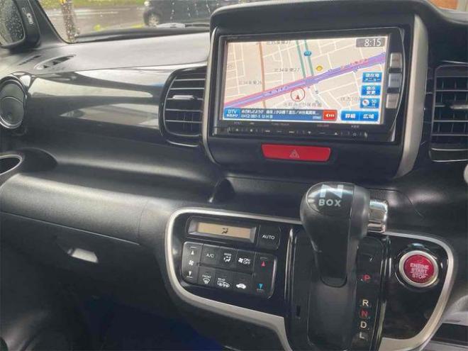 N-BOXカスタム Ｇ・Ｌパッケージ　４ＷＤ　ＥＴＣ　バックカメラ　両側電動スライドドア　ナビ　ＴＶ　ＨＩＤ　スマートキー　アイドリングストップ　ベンチシート　ＣＶＴ　盗難防止システム　ＡＢＳ　ＥＳＣ　ＣＤ　アルミホイール　エアコン（北海道） 4WD 660 5Dr