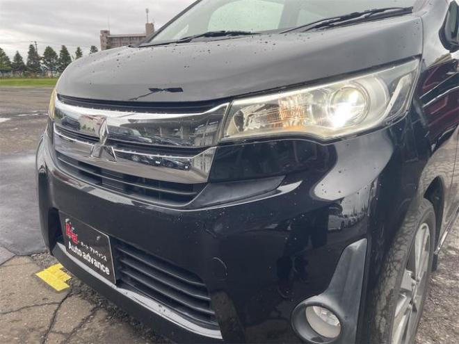 eKカスタムＴ　４ＷＤ　ターボ　バックカメラ　ＥＴＣ　オートライト　ＨＩＤ　スマートキー　電動格納ミラー　シートヒーター　ベンチシート　ＣＶＴ　盗難防止システム　ＡＢＳ　　衝突安全ボディ　エアコン　パワーステアリング（北海道） 4WD 660 5Dr