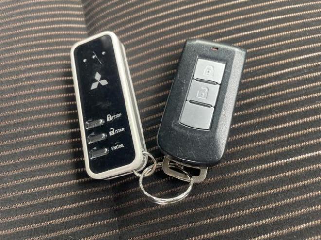 eKカスタムＴ　４ＷＤ　ターボ　バックカメラ　ＥＴＣ　オートライト　ＨＩＤ　スマートキー　電動格納ミラー　シートヒーター　ベンチシート　ＣＶＴ　盗難防止システム　ＡＢＳ　　衝突安全ボディ　エアコン　パワーステアリング（北海道） 4WD 660 5Dr