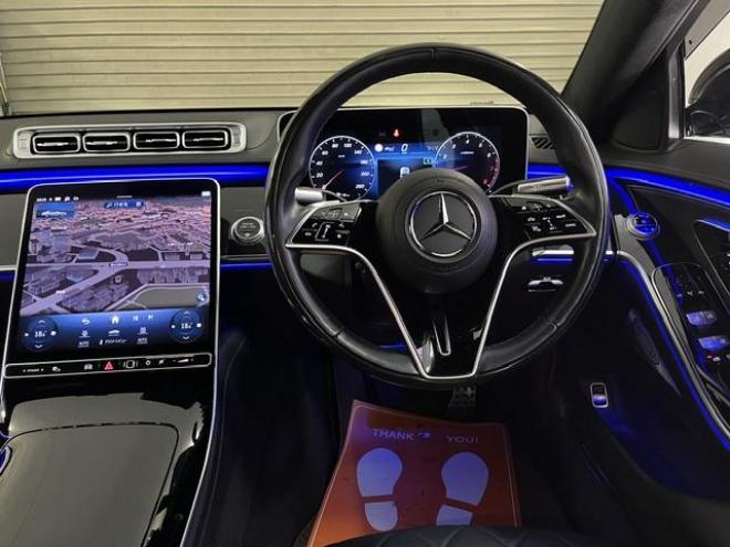 ベンツＳ５００ロング　４マチック　ＡＭＧライン　ショーファーＰＫＧ　マイバッハグリル　リアエンターテイメント　ＡＭＧ２１インチＡＷ　ブラックレザーシート　電動サンルーフ　１２．８インチ有機ＥＬディスプレイ　ヘッドアップディスプレイ　ドラレコ 4WD 3000 4Dr