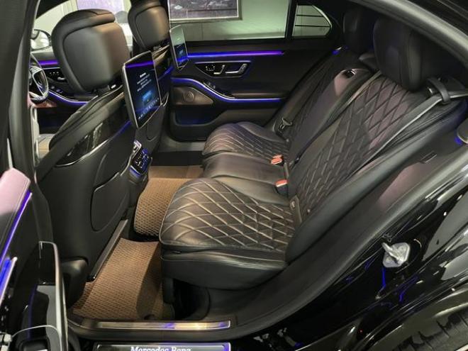 ベンツＳ５００ロング　４マチック　ＡＭＧライン　ショーファーＰＫＧ　マイバッハグリル　リアエンターテイメント　ＡＭＧ２１インチＡＷ　ブラックレザーシート　電動サンルーフ　１２．８インチ有機ＥＬディスプレイ　ヘッドアップディスプレイ　ドラレコ 4WD 3000 4Dr