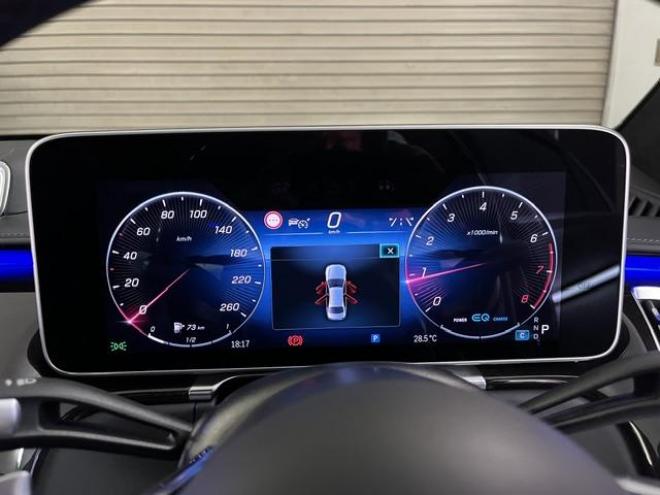 ベンツＳ５００ロング　４マチック　ＡＭＧライン　ショーファーＰＫＧ　マイバッハグリル　リアエンターテイメント　ＡＭＧ２１インチＡＷ　ブラックレザーシート　電動サンルーフ　１２．８インチ有機ＥＬディスプレイ　ヘッドアップディスプレイ　ドラレコ 4WD 3000 4Dr