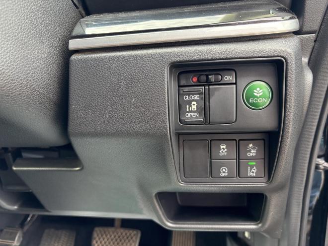 オデッセイ2.4アブソルート 4WD　ローンが不安な方＜優遇ローン＞　本州仕入　純正ナビ　左側パワースライド 4WD 2400 5Dr