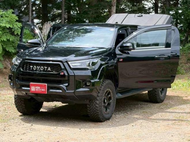 ハイラックス2.4 Z GRスポーツ ディーゼルターボ 4WD　エアコン パワステ パワーウィンドウ キーレス 電動シート フロントカメラ サイドカメラ バックカメラ ETC  トノカバー 社外ホイール クルーズコントロール MTモード付き 純正ナビ 2400