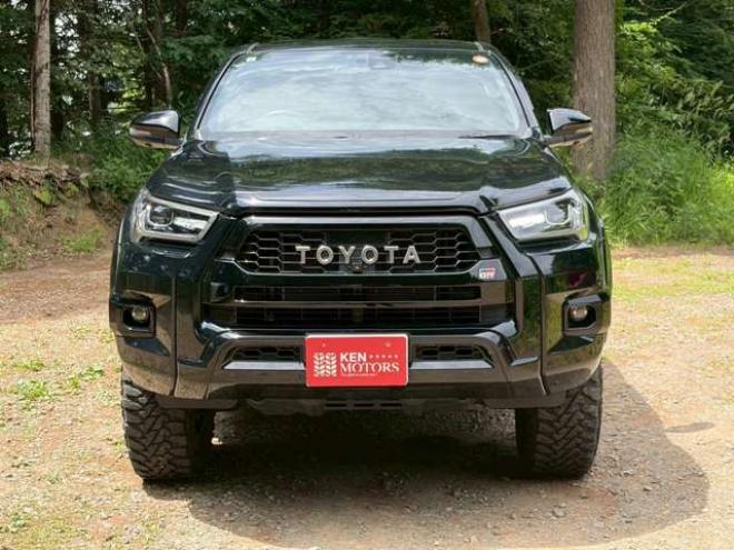 ハイラックス2.4 Z GRスポーツ ディーゼルターボ 4WD　エアコン パワステ パワーウィンドウ キーレス 電動シート フロントカメラ サイドカメラ バックカメラ ETC  トノカバー 社外ホイール クルーズコントロール MTモード付き 純正ナビ 2400
