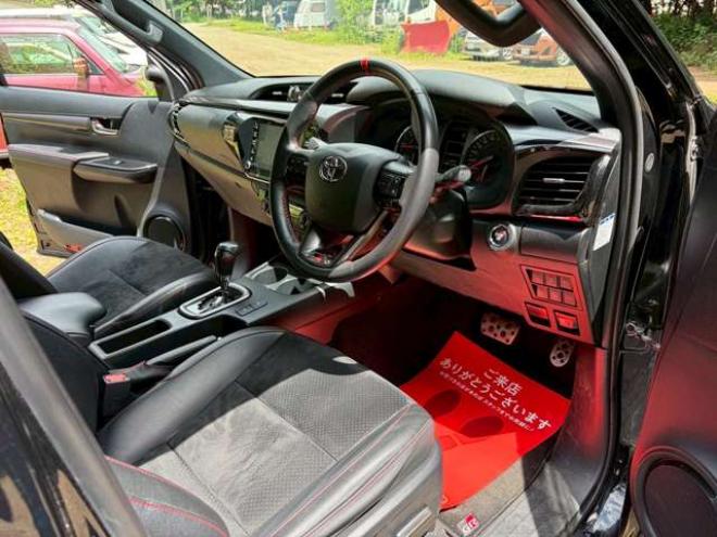 ハイラックス2.4 Z GRスポーツ ディーゼルターボ 4WD　エアコン パワステ パワーウィンドウ キーレス 電動シート フロントカメラ サイドカメラ バックカメラ ETC  トノカバー 社外ホイール クルーズコントロール MTモード付き 純正ナビ 2400