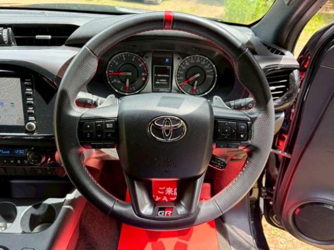 ハイラックス2.4 Z GRスポーツ ディーゼルターボ 4WD　エアコン パワステ パワーウィンドウ キーレス 電動シート フロントカメラ サイドカメラ バックカメラ ETC  トノカバー 社外ホイール クルーズコントロール MTモード付き 純正ナビ 2400