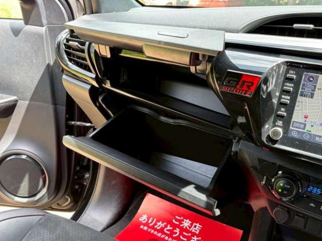 ハイラックス2.4 Z GRスポーツ ディーゼルターボ 4WD　エアコン パワステ パワーウィンドウ キーレス 電動シート フロントカメラ サイドカメラ バックカメラ ETC  トノカバー 社外ホイール クルーズコントロール MTモード付き 純正ナビ 2400