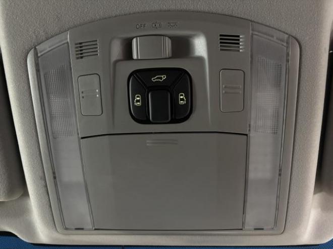 アルファード２４０Ｓ　プライムセレクションⅡ　本州仕入　禁煙車　両側パワースライドドア　パワーバックドア　３０系純正１７インチＡＷ　純正１６ＡＷ＋スタッドレスタイヤ　ストラーダナビ　地デジ　ＤＶＤ再生　バックカメラ　ブラックレザーシートカバー 4WD 2400 5Dr