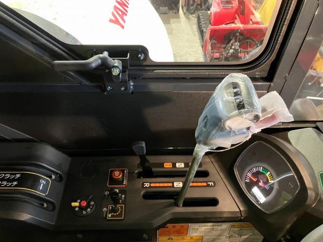 収穫機ヤンマー　未使用　汎用コンバイン　YH700M　ワイドヘッダー2.6m仕様　農機具　作業機