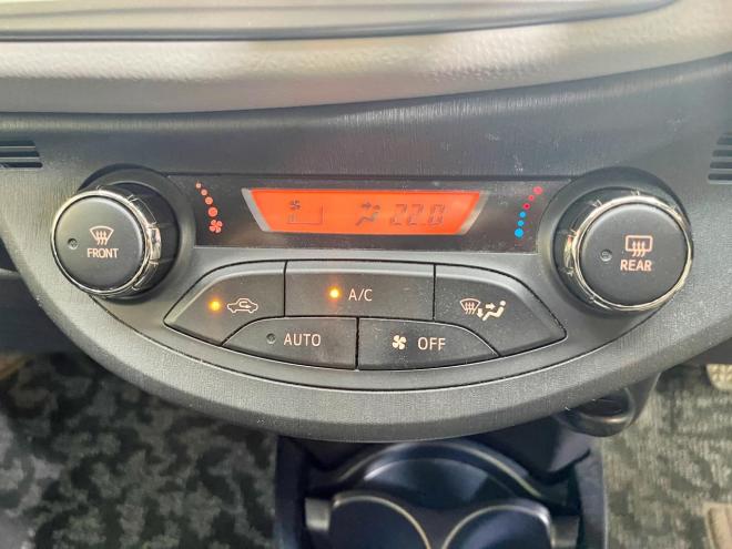 ヴィッツ1.3U 4WD 5年保証 スマキー Bカメ シートヒーター 自社認証工場 車検整備2年付 修復歴無 寒冷地仕様 禁煙