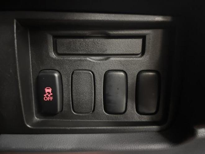デリカＤ：５　グレードＭ　本州仕入　ワンオーナー　寒冷地仕様　禁煙車　新品ＶＥＮＥＳ１６インチＡＷ＋新品ＴＯＹＯホワイトレター　新品ＪＡＯＳブラックマッドガード　アルパインリアフリップダウンモニター　Ｂｌｕｅｔｏｏｔｈ 4WD 2500 5Dr