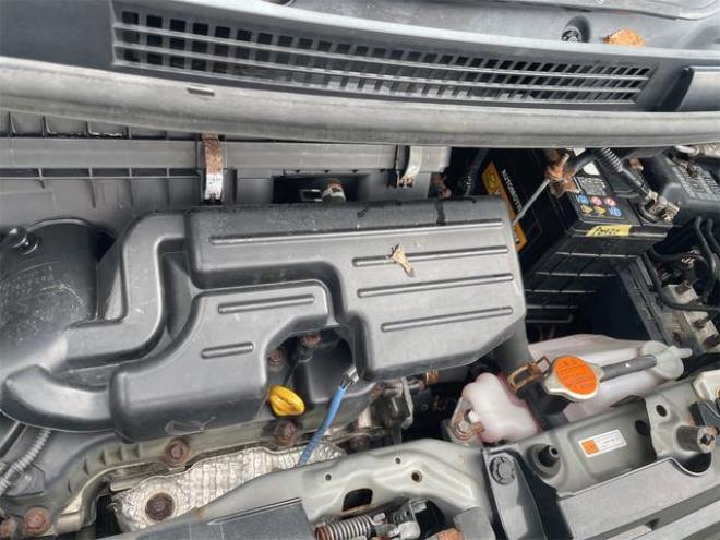 タントカスタムＬ　４ＷＤ　電動スライドドア　ナビ　ＴＶ　ＨＩＤ　スマートキー　アイドリングストップ　ベンチシート　ＣＶＴ　盗難防止システム　ＡＢＳ　ＣＤ　アルミホイール　衝突安全ボディ　エアコン　パワーステアリング（北海道） 4WD 660 5Dr