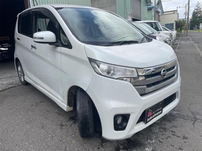 デイズハイウェイスター　Ｘ　４ＷＤ　リアカメラ　セキュリティアラーム　Ｓキー　Ａストップ　衝突安全ボディ　フルオートエアコン　寒冷地仕様　パワーウィンドウ　ベンチシート　ダブルエアバッグ　４ＷＤ　エアバック　キーレス　ＡＢＳ（北海道） 4WD 660 5Dr