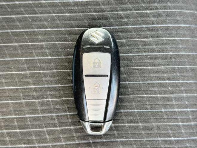 スイフト1.2 XG 4WD　プッシュスタート　スマートキー　オートエアコン　電動格納ミラー　前席シートヒーター　ETC 1200