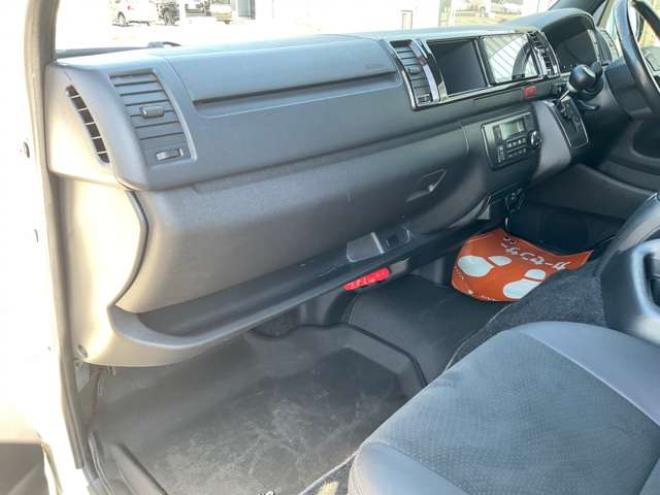 ハイエースバン2.7 スーパーGL ダークプライムII ワイド ミドルルーフ ロングボディ 4WD　TOYOオープンカントリーR/Tタイヤ　ナイトロパワーM29スティンガー16インチAW　ワンオーナー　両側パワースライドドア　ETC　Pivot製オートクルーズ付きスロコン　Tom's製テールライト　JAOS リヤスキッドバー 2700