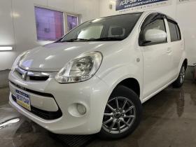 パッソ　１．０Ｘ　Ｌパッケージ　キリリ　寒冷地仕様　禁煙車　純正ＳＤナビ　地デジ　Ｂｌｕｅｔｏｏｔｈオーディオ　バックカメラ　スマートキー　エンジンスターター　ＨＩＤヘッドライト　社外１４インチＡＷ　社外１３ＡＷ＋スタッドレスタイヤ付 4WD 1000 5Dr