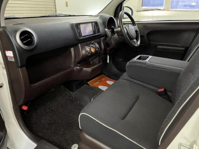 パッソ１．０Ｘ　Ｌパッケージ　キリリ　寒冷地仕様　禁煙車　純正ＳＤナビ　地デジ　Ｂｌｕｅｔｏｏｔｈオーディオ　バックカメラ　スマートキー　エンジンスターター　ＨＩＤヘッドライト　社外１４インチＡＷ　社外１３ＡＷ＋スタッドレスタイヤ付 4WD 1000 5Dr