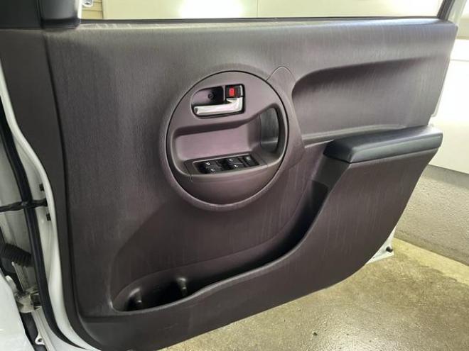 パッソ１．０Ｘ　Ｌパッケージ　キリリ　寒冷地仕様　禁煙車　純正ＳＤナビ　地デジ　Ｂｌｕｅｔｏｏｔｈオーディオ　バックカメラ　スマートキー　エンジンスターター　ＨＩＤヘッドライト　社外１４インチＡＷ　社外１３ＡＷ＋スタッドレスタイヤ付 4WD 1000 5Dr