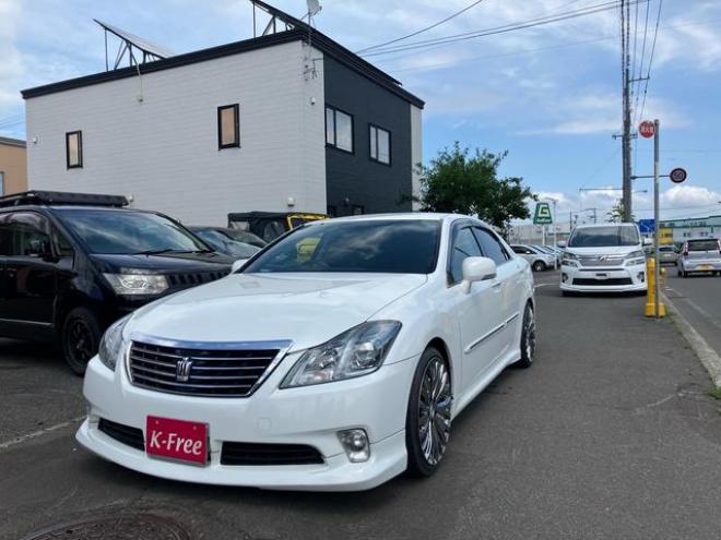 クラウン２．５アスリートｉ－ＦｏｕｒアニバーサリＥＤ　４ＷＤ　ロイヤルサルーン仕様　革シート　社外アルミ　スマートキー　シートヒーター　パワーシート　ＴＶ付ナビ　バックカメラ　ＡＢＳ　オートクルーズコントロール（北海道） 4WD 2500 4Dr