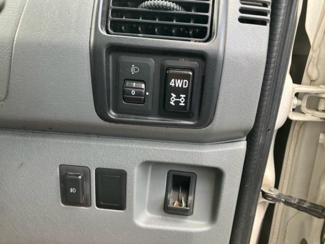 ミニキャブトラック Ｖタイプ　４ＷＤ　オートマ　エアコン（北海道） 4WD 660 2Dr