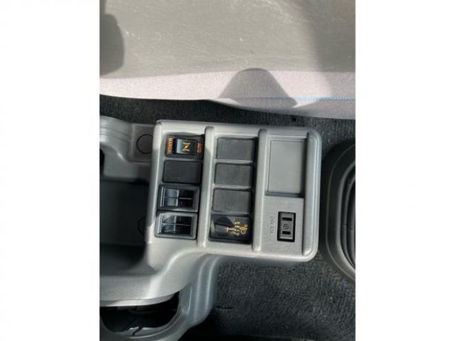 フォワードベースグレード　積載量２７００ｋｇ　荷台アルミ　荷台長さ５．３ｍ　巾２．１２ｍ　深さ１．４ｍ（北海道） 2WD 7800(D) 2Dr