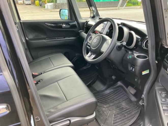 N-BOX+カスタム　Ｇ　４ＷＤ　ワンオーナー　ＴＶ付ナビ　バックカメラ　スマートキー　アイドリングストップ（北海道） 4WD 660 5Dr