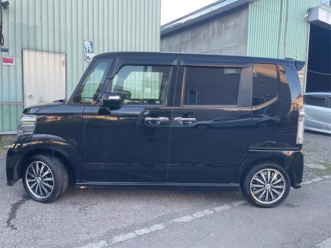 N-BOXカスタム Ｇ・ターボパッケージ ４ＷＤ バックカメラ 両側電動スライドドア ＴＶ クリアランスソナー オートクルーズコントロール オートライト ＨＩＤ スマートキー アイドリングストップ ベンチシート ＣＶＴ 盗難防止システム（北海道） 4WD 660 5Dr