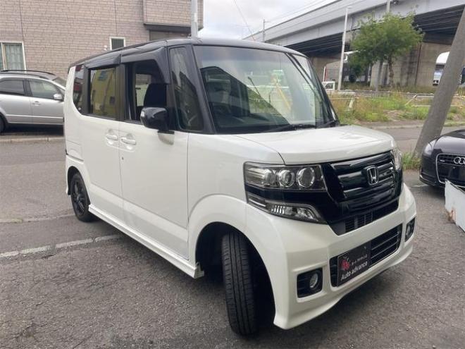 N-BOXカスタム ２トーンカラースタイル Ｇ・Ｌパッケージ ４ＷＤ 後期 フルセグナビ Ｒカメラ パワースライド セカンドシートスライドタイプ ＨＩＤ（北海道） 4WD 660 5Dr