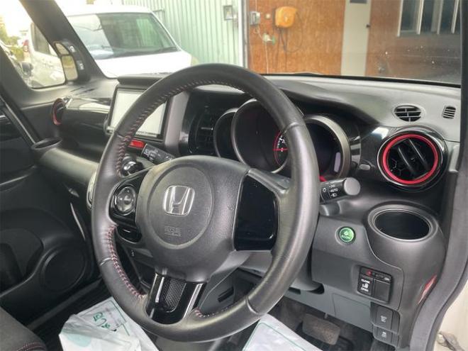 N-BOXカスタム ２トーンカラースタイル Ｇ・Ｌパッケージ ４ＷＤ 後期 フルセグナビ Ｒカメラ パワースライド セカンドシートスライドタイプ ＨＩＤ（北海道） 4WD 660 5Dr