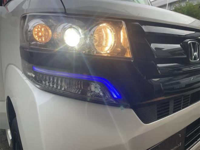 N-BOXカスタム ２トーンカラースタイル Ｇ・Ｌパッケージ ４ＷＤ 後期 フルセグナビ Ｒカメラ パワースライド セカンドシートスライドタイプ ＨＩＤ（北海道） 4WD 660 5Dr