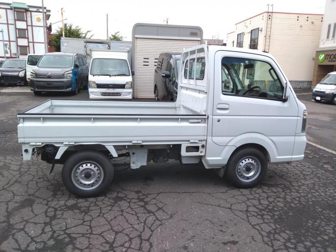 キャリーＫＣエアコン・パワステ パートタイム４ＷＤ　ＡＢＳ　オートマチック　エアコン　パワステ　ＣＤ　夏冬タイヤ付　荷台マット　ゲートプロテクター　車検令和１０年７月 4WD 660 2Dr