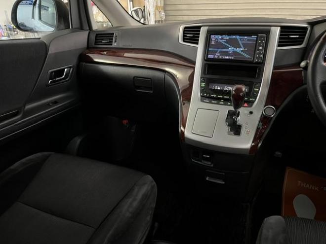 ヴェルファイア２．４Ｚ　寒冷地仕様　禁煙車　リアフリップダウンモニター　ＳＭＡＣＫ１８インチＡＷ　社外１６ＡＷ＋スタッドレスタイヤ付　パワースライドドア　純正ＨＤＤナビ　地デジ　ＤＶＤ再生　Ｂｌｕｅｔｏｏｔｈ　バックカメラ 4WD 2400 5Dr