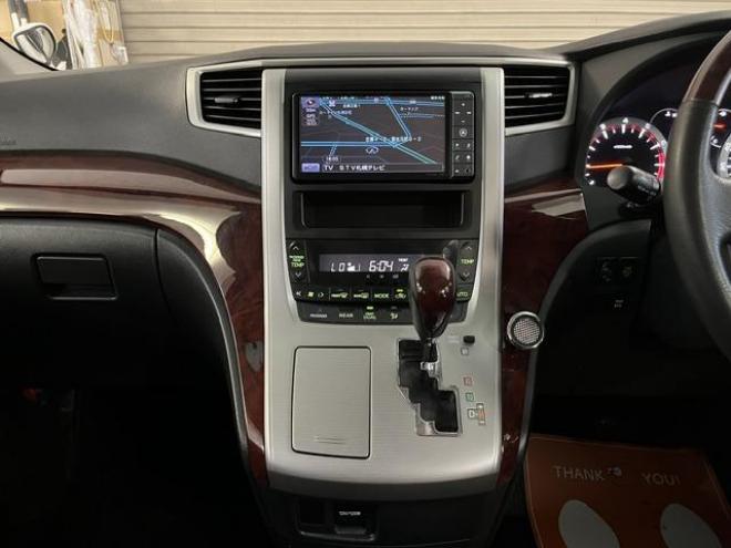 ヴェルファイア２．４Ｚ　寒冷地仕様　禁煙車　リアフリップダウンモニター　ＳＭＡＣＫ１８インチＡＷ　社外１６ＡＷ＋スタッドレスタイヤ付　パワースライドドア　純正ＨＤＤナビ　地デジ　ＤＶＤ再生　Ｂｌｕｅｔｏｏｔｈ　バックカメラ 4WD 2400 5Dr