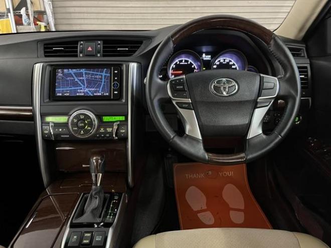 マークXプレミアム　Ｆｏｕｒ　最上級グレード　本州仕入　寒冷地仕様　禁煙車　純正ハーフレザーシート　両席シートヒーター　純正ナビ　フルセグ地デジ　Ｂｌｕｅｔｏｏｔｈオーディオ　ＤＶＤ再生　バックカメラ　ＨＩＤヘッドライト　ＥＴＣ 4WD 2500 4Dr