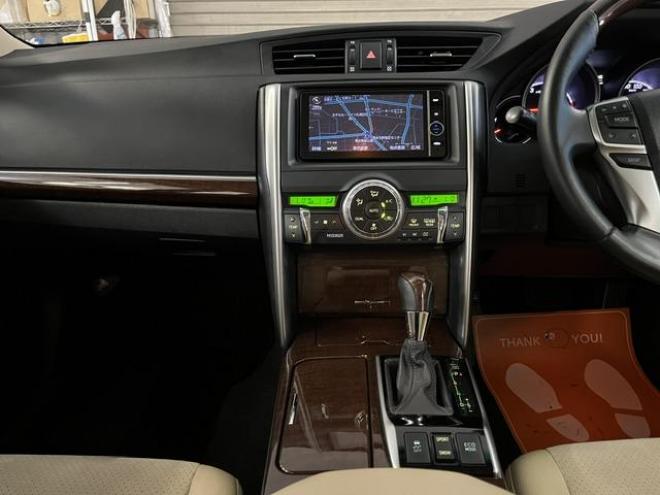 マークXプレミアム　Ｆｏｕｒ　最上級グレード　本州仕入　寒冷地仕様　禁煙車　純正ハーフレザーシート　両席シートヒーター　純正ナビ　フルセグ地デジ　Ｂｌｕｅｔｏｏｔｈオーディオ　ＤＶＤ再生　バックカメラ　ＨＩＤヘッドライト　ＥＴＣ 4WD 2500 4Dr